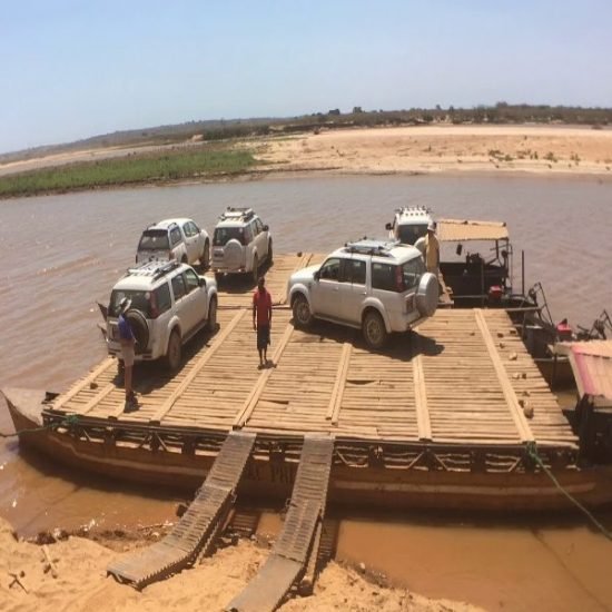 The barge to cross the Tsiribihina River